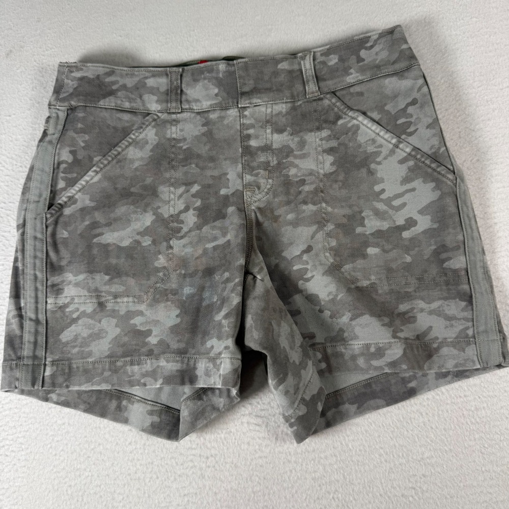 Spanx Camo Print Utility Shorts Womens Small Green Cotton Blend Gorpcore Stretch